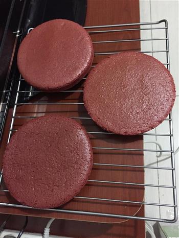 红丝绒水果裸蛋糕的做法步骤1