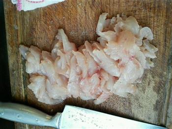 一条鱼的绝佳吃法-鱼头豆腐汤和滑鱼片的做法步骤3