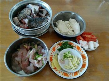 一条鱼的绝佳吃法-鱼头豆腐汤和滑鱼片的做法图解4