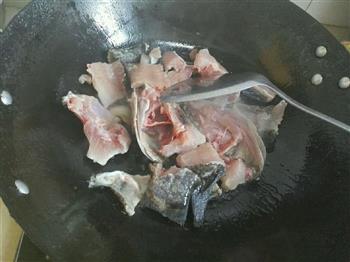 一条鱼的绝佳吃法-鱼头豆腐汤和滑鱼片的做法图解5