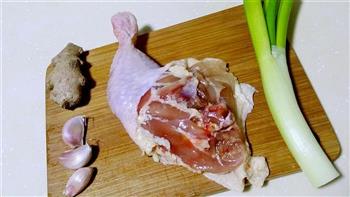 豆角炖鸡腿肉的做法图解1