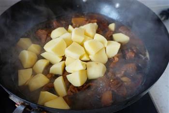 土豆炖牛肉的做法步骤11