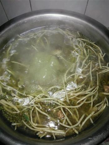 折耳根绿豆排骨汤的做法图解5