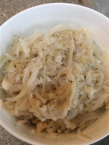 治愈系的经典东北酸菜白肉锅的做法步骤2