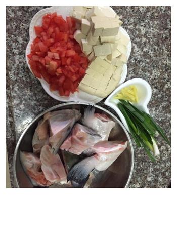 三文鱼头汤的做法步骤1