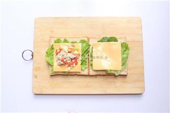 快手早餐-金枪鱼三明治的做法步骤5