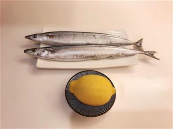 日式盐烤秋刀鱼的做法步骤1