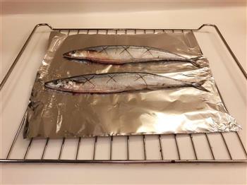 日式盐烤秋刀鱼的做法步骤4