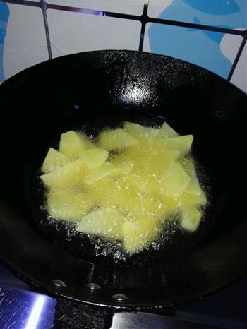 炸土豆片蒜香炒角瓜的做法步骤2