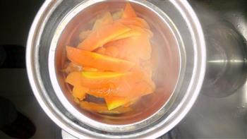 胡萝卜洋葱辣椒海带炒鸡蛋的做法图解1