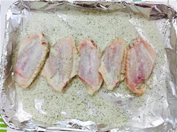 小鱼生餐鸡肉篇④香草烤鸡翅的做法步骤2