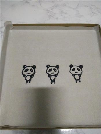 熊猫蛋糕卷的做法步骤8