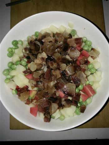 营养腊肉焖锅饭的做法图解2