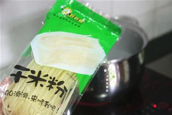 辣爽牛肉蔬菜螺蛳粉的做法步骤3