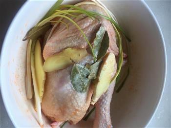 坤博砂锅盐焗鸡的做法步骤2