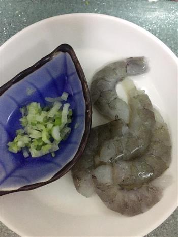 白菜鲜虾饺子的做法步骤1