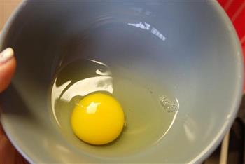 花生酱鸡蛋羹的做法步骤1