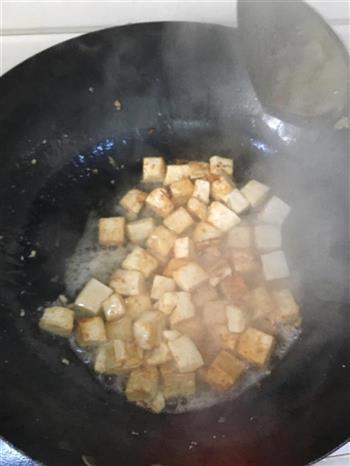 红烧肉末豆腐丁的做法步骤3