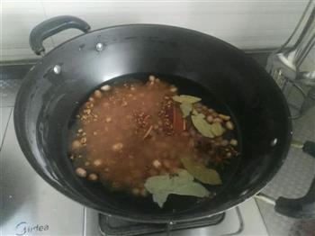 水煮五香花生米的做法步骤2