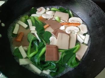 时蔬菌菇汤的做法步骤7