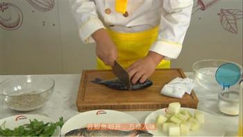 冬瓜薏米鲫鱼汤的做法步骤3