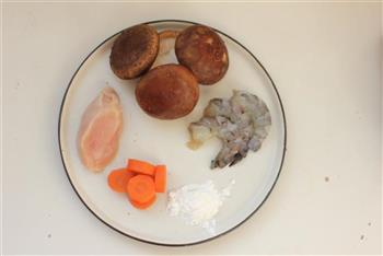 宝宝辅食-鲜虾鸡肉香菇盏的做法步骤1