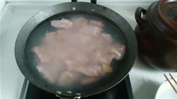 坤博砂锅莲藕排骨汤的做法步骤2