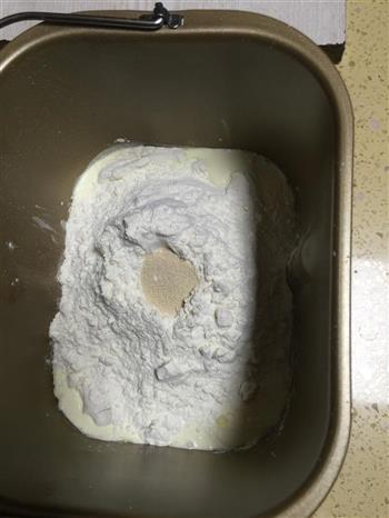 炼乳面包的做法步骤1