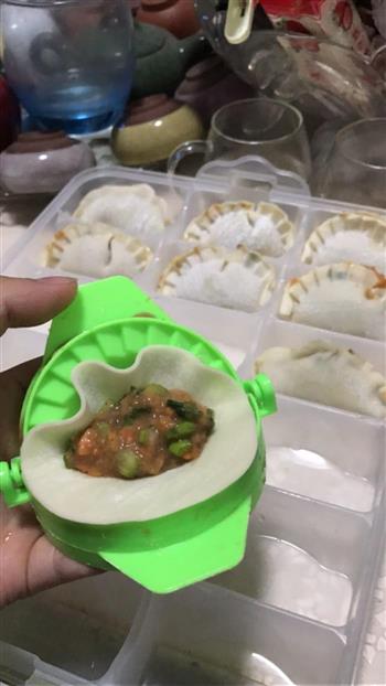 牛肉胡萝卜饺子的做法步骤2