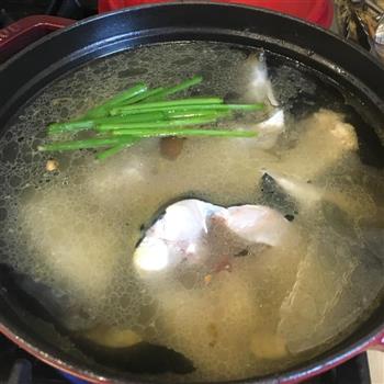 鲜美无比的油豆腐炖鲶鱼的做法图解4