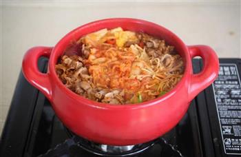 韩式泡菜牛肉锅的做法步骤3