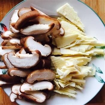 香菇冬笋豆腐汤的做法步骤1