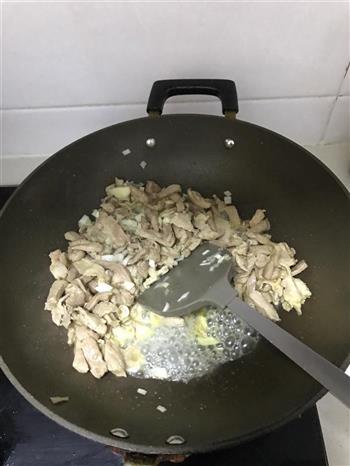 豆芽炒肉的做法步骤3