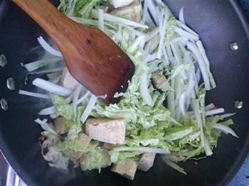 冻豆腐炖白菜的做法图解5