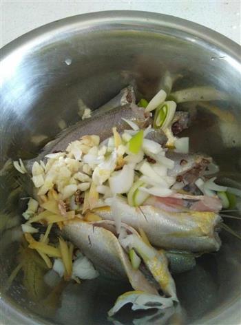 清炸小黄鱼的做法步骤3