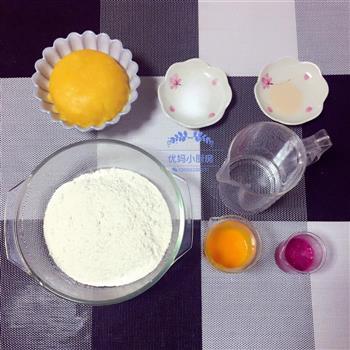 萌鸡奶黄包的做法步骤1