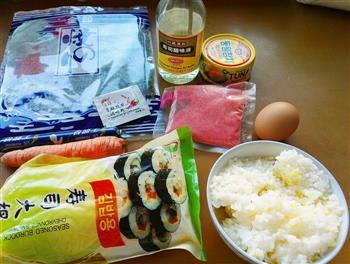 金枪鱼鱼籽寿司的做法步骤1