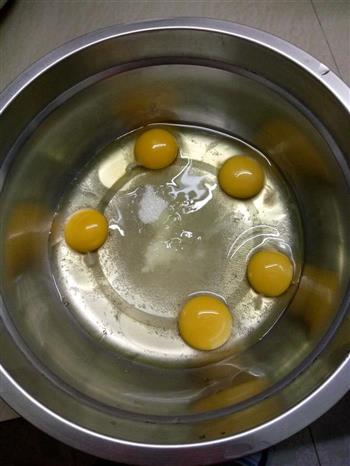 姜汁牛奶炖蛋的做法步骤2