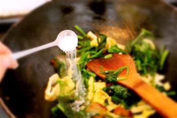 菠菜炖鸡蛋腊肉的做法图解10