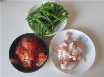 辣白菜炒五花肉的做法步骤1