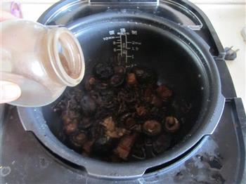 香菇梅干菜红烧肉的做法图解8