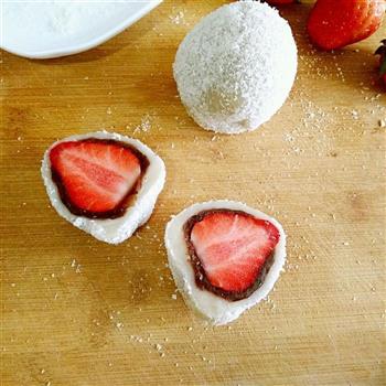 椰香草莓大福的做法步骤15