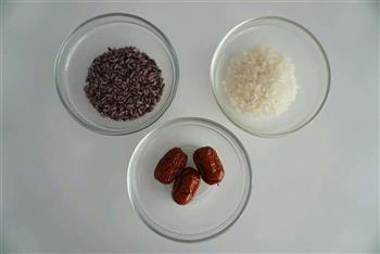 紫米红枣粥的做法图解1