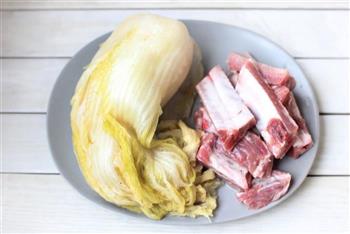 东北大菜-排骨酸菜炖粉条的做法步骤1