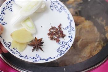 东北大菜-排骨酸菜炖粉条的做法步骤10