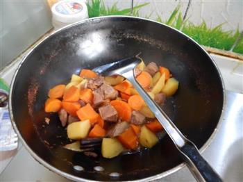 胡萝卜土豆炖牛肉的做法步骤11
