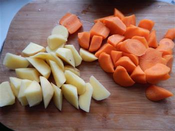 胡萝卜土豆炖牛肉的做法步骤6