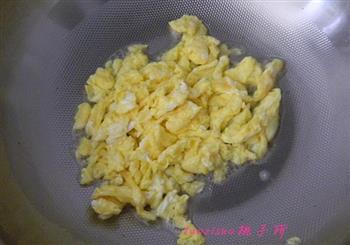 海鲜菇炒鸡蛋的做法图解4