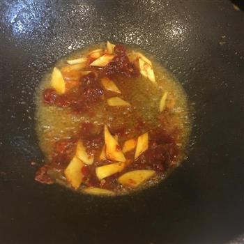 爽脆和香糯交织的微辣版板栗烧鸡的做法步骤4