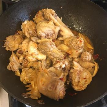 爽脆和香糯交织的微辣版板栗烧鸡的做法步骤5